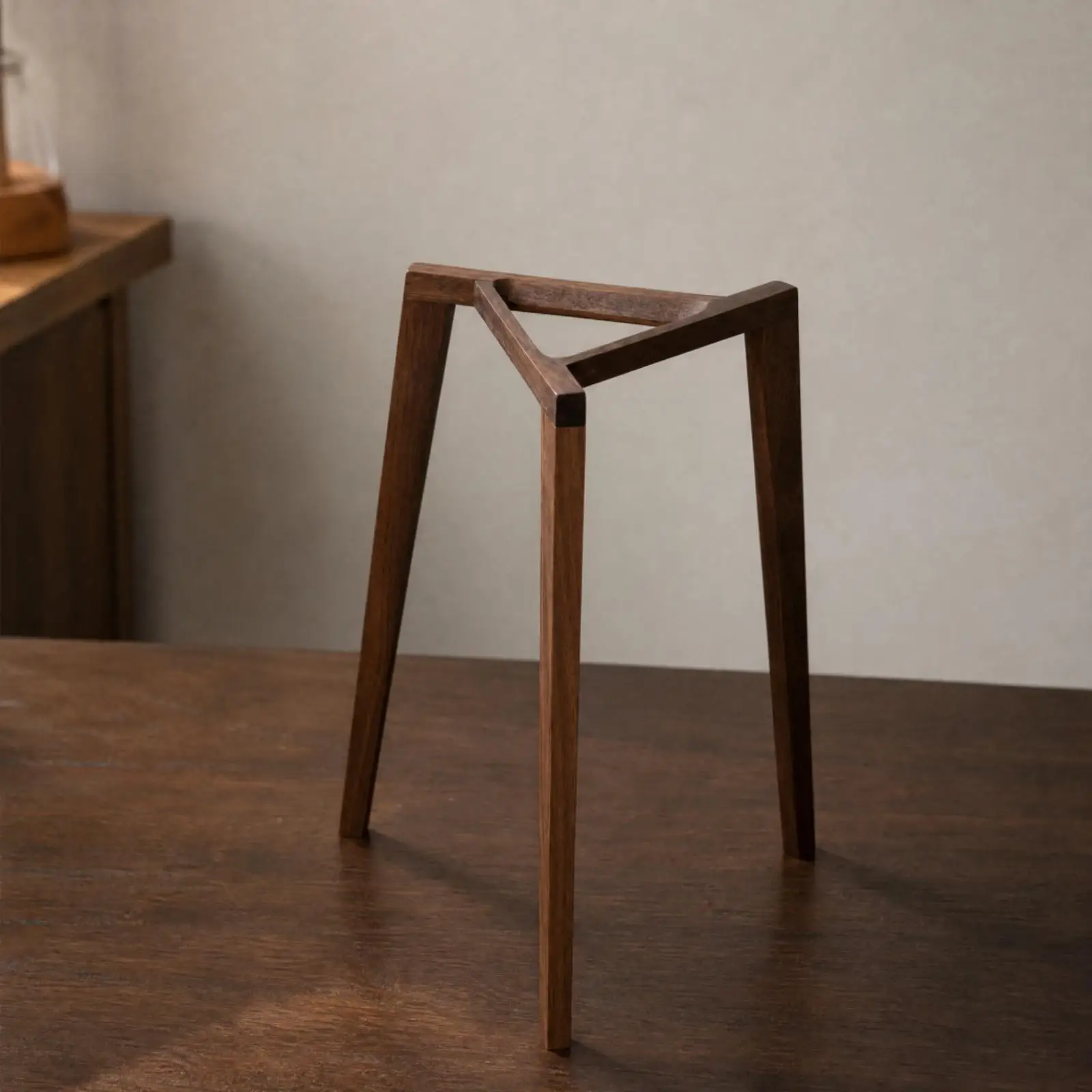 Three-Legged Coffee Dripper Stand Stable Triangular Walnut Wood Pour-over Dripper Stand Minimalist Compact for Cafés