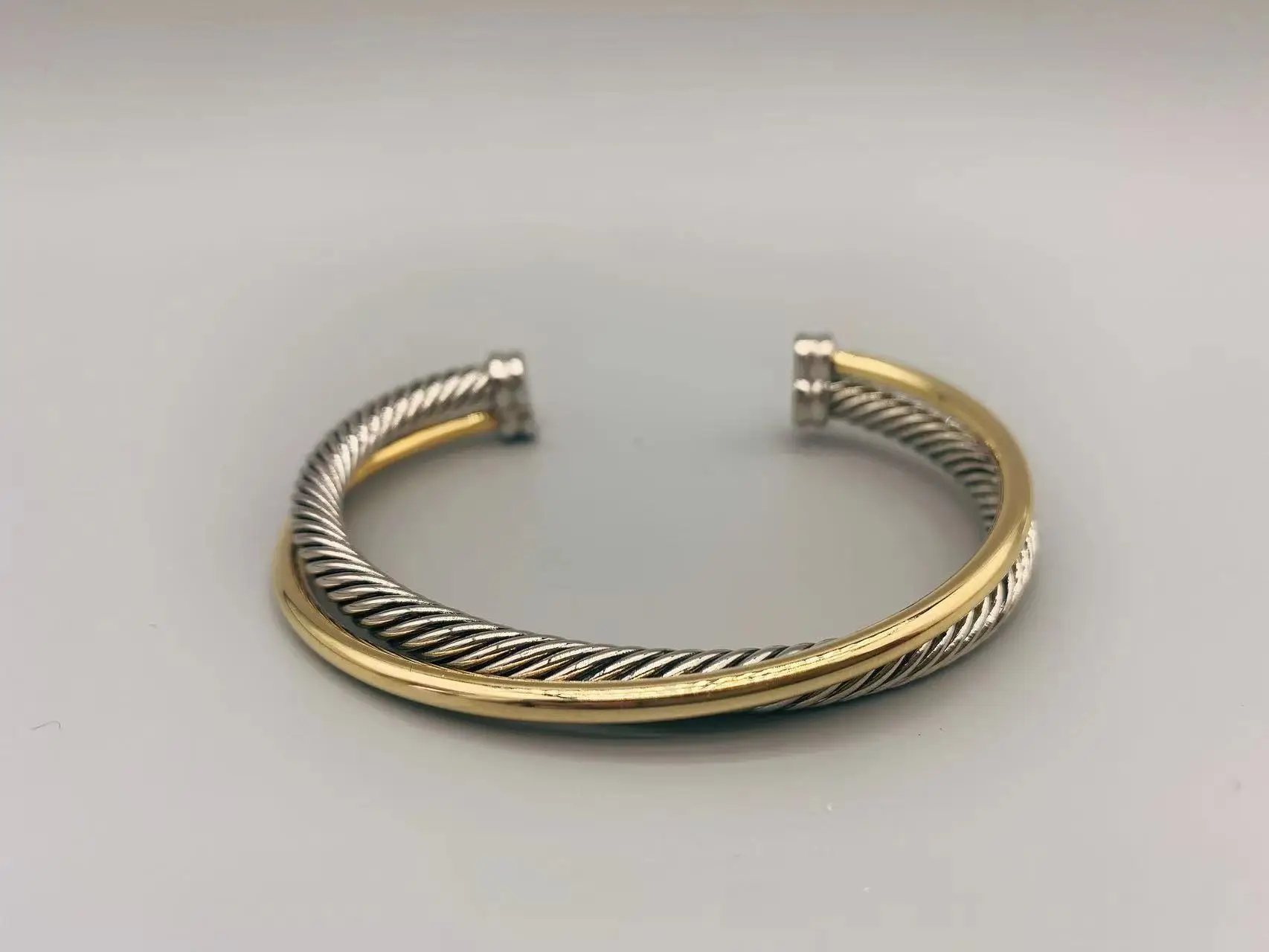 

Le Han Jewelry Crossover Bracelet With18K Gold Plated