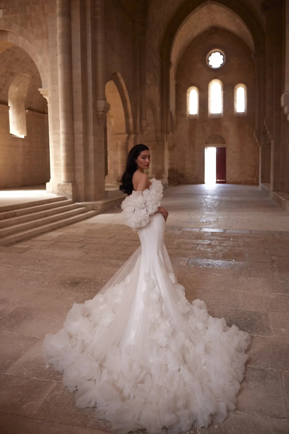 Customized Dreamy White Organza Wedding Dress Formal Strapless Sleeveless Bridal Gowns Soft  Mermaid Chapel Train Robe de mariée