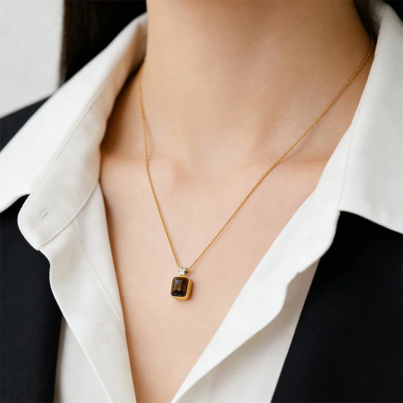 collar-con-colgante-cuadrado-de-piedra-ojo-de-tigre-natural-y-circonita-cadena-de-oro-joyeria-de-alta-calidad-moda-y-belle