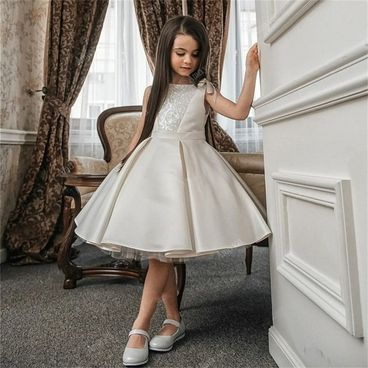 

Ivory Satin Flower Girls Dress Puffy Sleeveless Sequin Bow Applique Eucharist Celebration Dress Children's Prom Gowns