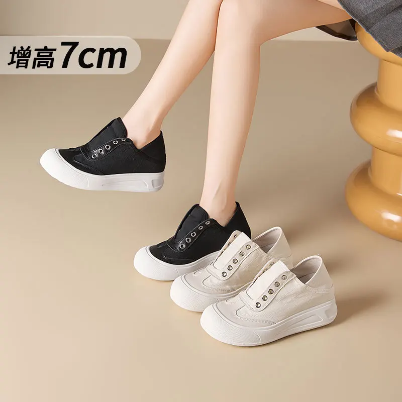 New Women's Canvas Shoes with A Round Head and A Pedal with A Thick Bottom Within 7cm Are Breathable Leisure Shoes.