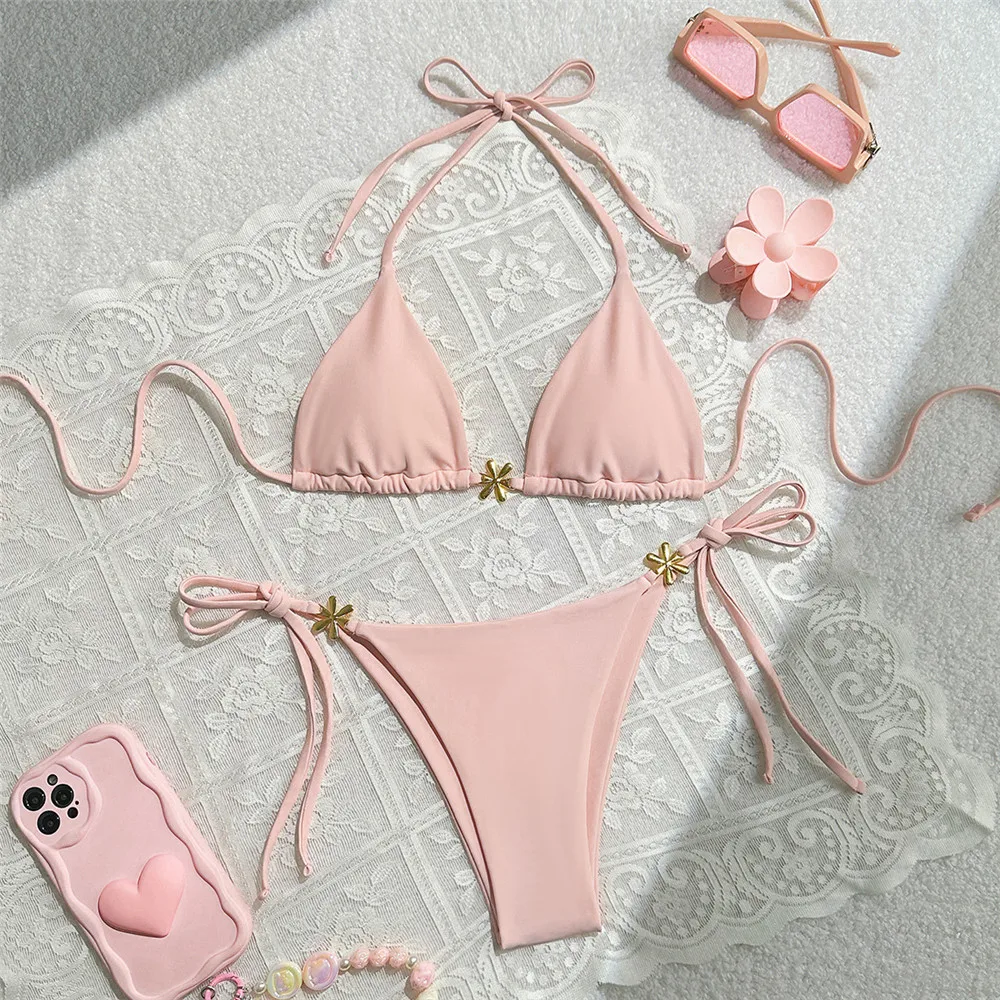 

Розовый Холтер Стринги Треугольник Бикини Микро Мини Стринги Сексуальный Купальник Женский Металлический Цветок Сплошные Купальники 2025 Бразильские Комплекты Бикини