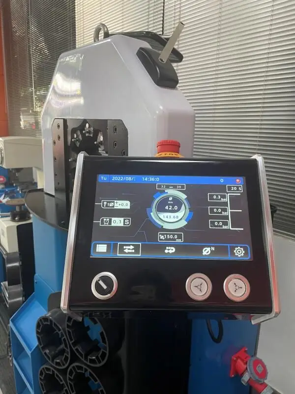 Zaciskarka do węży o dużej średnicy 4 cale, ultracienka, wytrzymała, hydrauliczna z ekranem dotykowym.