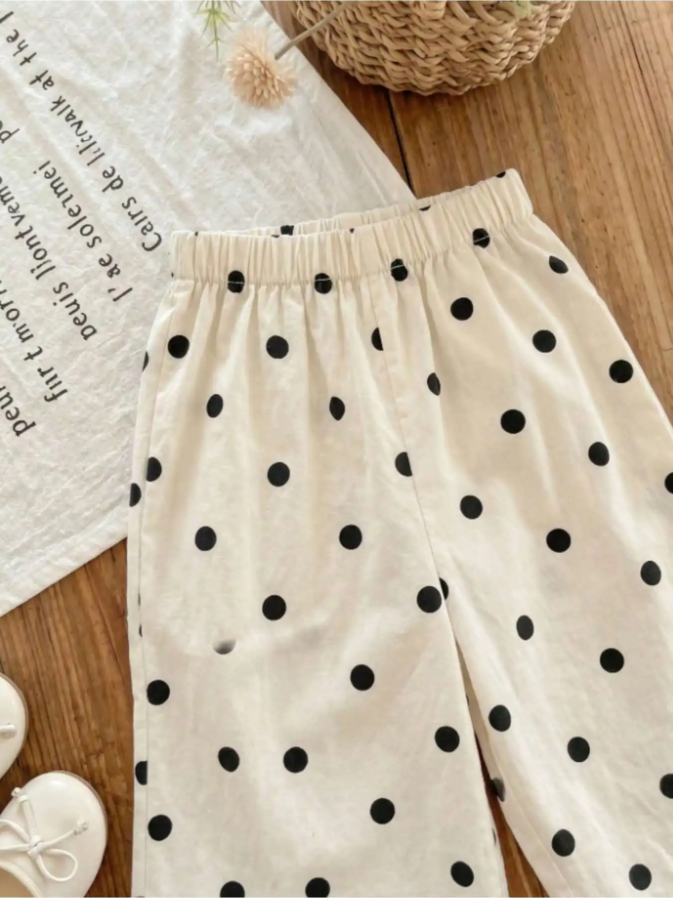 Kinder-Set mit Polka Dots und Langen Ärmeln für den Herbst: Oberteil mit Quadratischem Kragen, Rock mit Elastischem Bund & Lange Hose – Detail 8