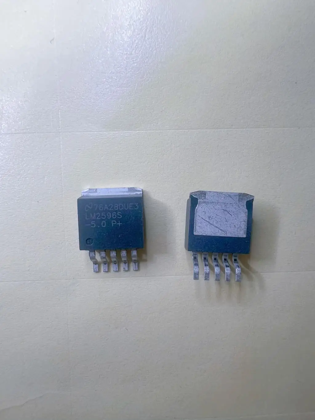 Free shipping   LM2937ES-2.5 LM2575HVS-5.0 LM2991S LM2596S-5.0     10PCS