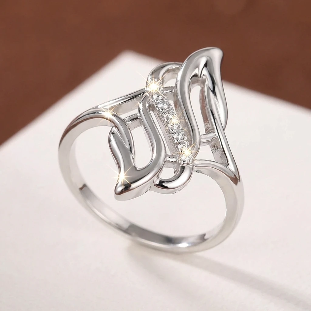 Eleganter geschwungener Ring für Damen aus Messing mit Zirkonia, durchbrochenes Schild-Design, langer Fingerring, Cocktail-Schmuck, raffinierter Abschlussball-Schmuck – Detail 5