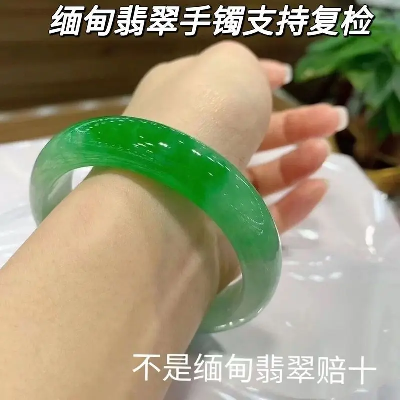 Myanmar natural jadeite ice-like texture with a green hue round bracelet suitable for women