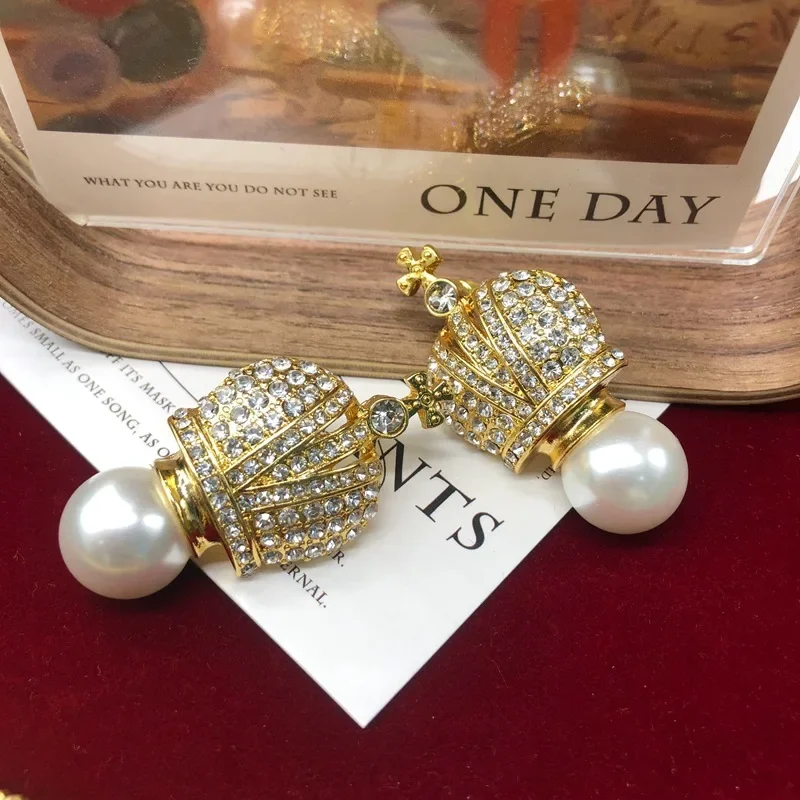 Medieval Luxury Rhinestones Crown Pearl Stud Earrings