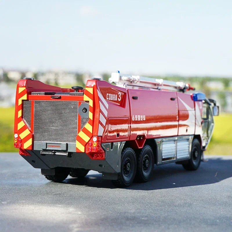Modelo a escala de camión de bomberos de aeropuerto Cobra 3 de alta simulación 1:43, réplica fundida de motor de bomberos de espuma Yongqiang Carmichael ARFF para juguete
