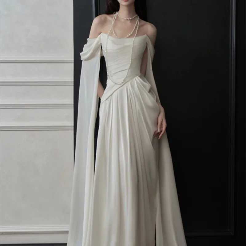 

Satin shoulder welcome out the yarn temperament light luxury dress