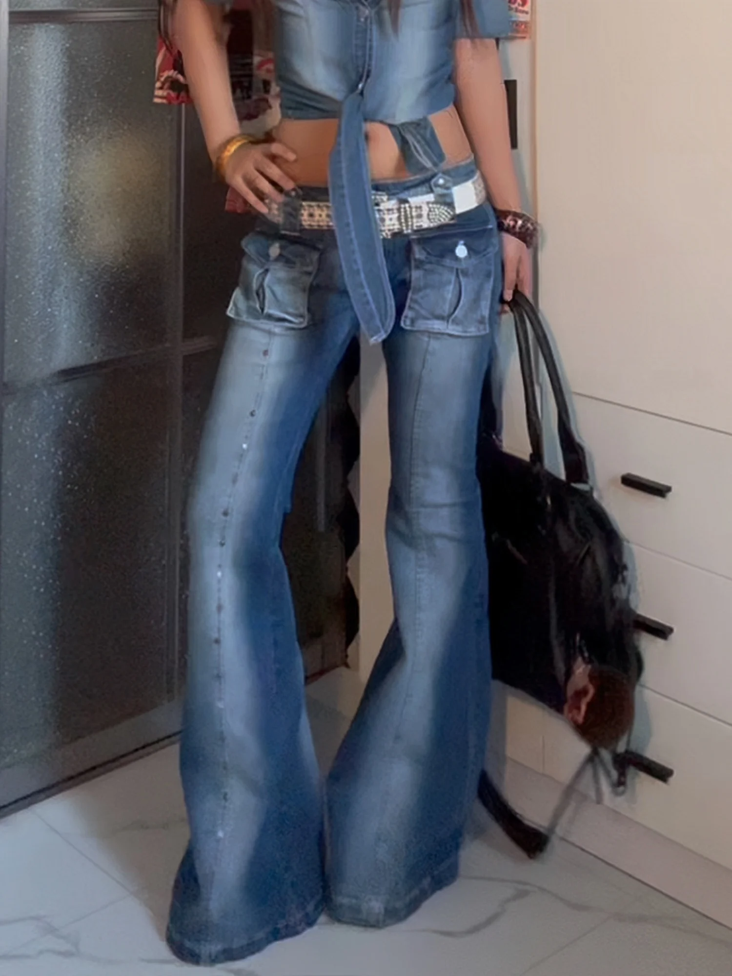 

Женские джинсы в стиле ретро Y2K: расклешенные, с низкой посадкой, широкими штанинами, 3D-карманами, длиной в пол