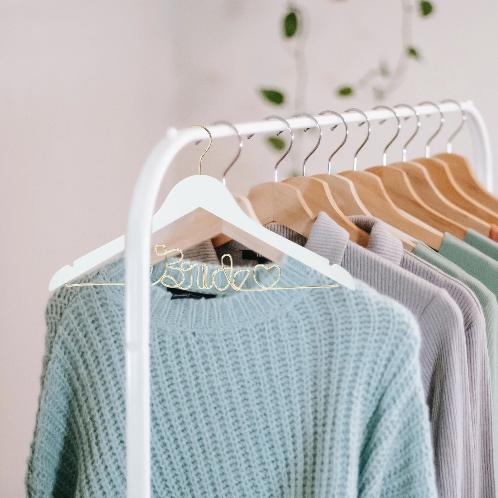 

Bride Wedding Dress Hanger Natural Wood Wire Bride Shape High-End Luxury Bridal Clothes Hanger Dress Hangers Wedding Hangers