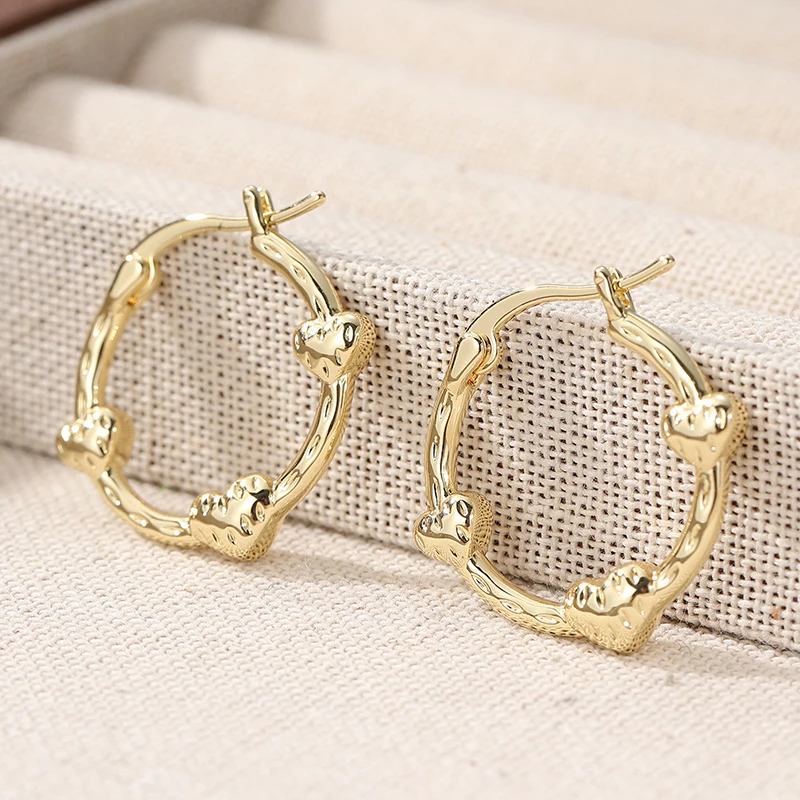 Vintage-Design Goldfarbene Herz-Creolen für Damen Klassische Mode Handgeschnitztes Muster Schmuck – Detail 3