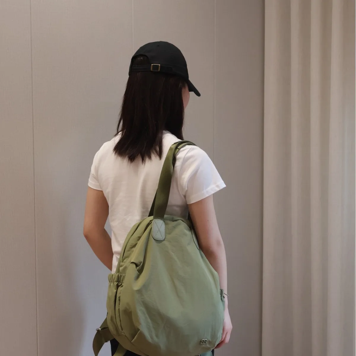 

Мужской рюкзак свободного кроя: нишевый дизайн, универсальность для ношения на одном плече, легкий водонепроницаемый корпус и вместительная конструкция