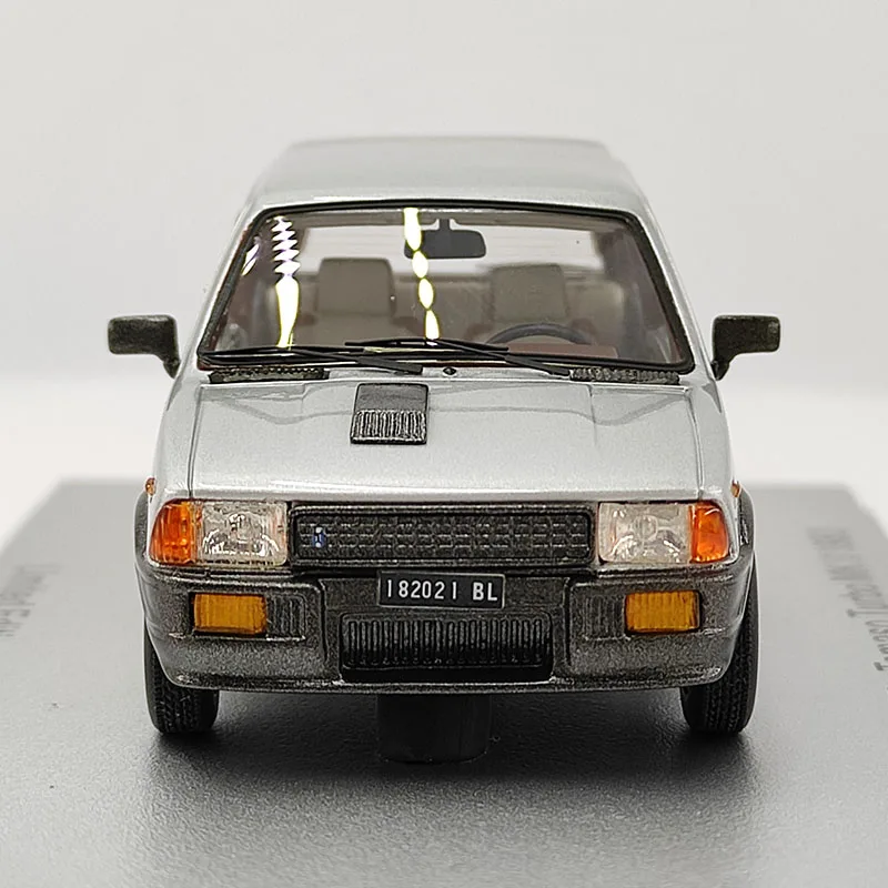 1:43 Innocenti MINI De Tomaso Model Car - usage example