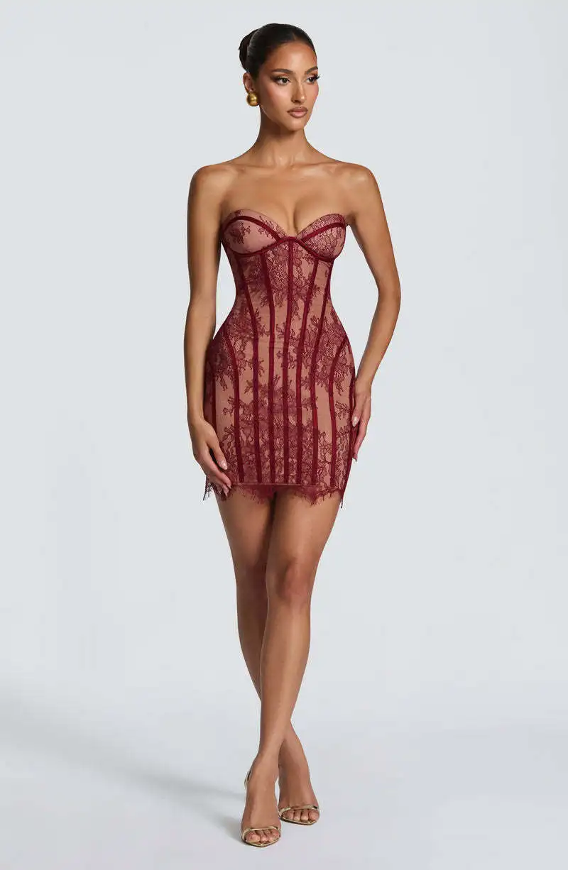 Rochie Midi Elegantă Dantelă Decolteu Fără Bretele - usage example