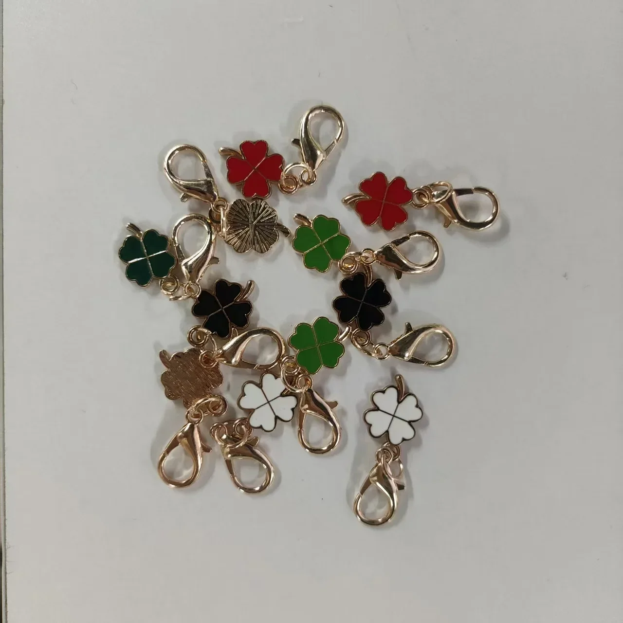Lucky Clover Keychain Bag Pendant (Random Delivery)