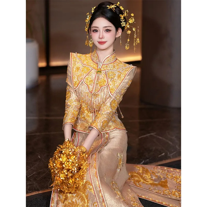 

New champagne-colored Chinese-style heavy industry toasting wedding dress