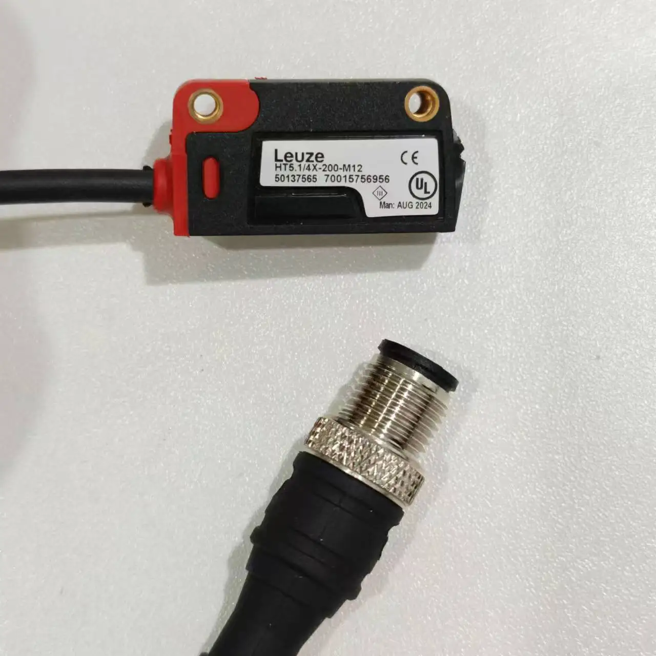 

Gold seller Factory Price HT5.1/4X-200-M12 50137565 Leuze IP67 Optical Switch Diffuse Sensor M12 4pin Sensing Range 15 to 400 mm