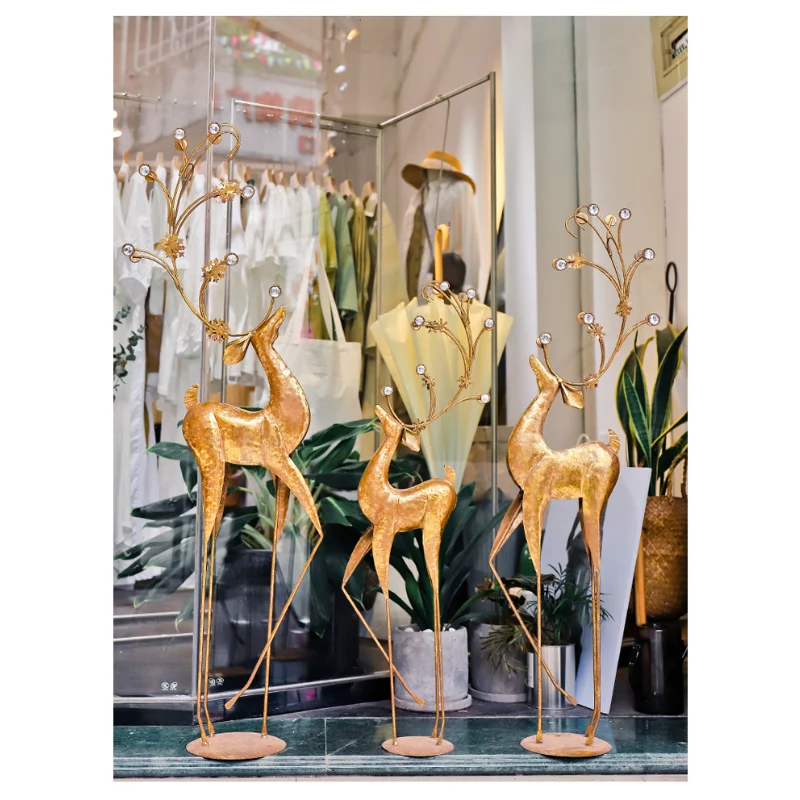 الأمريكية الرجعية الخفيفة الفاخرة الإنترنت المشاهير الغزلان الطابق الديكور متجر الملابس نافذة غرفة المعيشة التلفزيون بجوار المدخل l