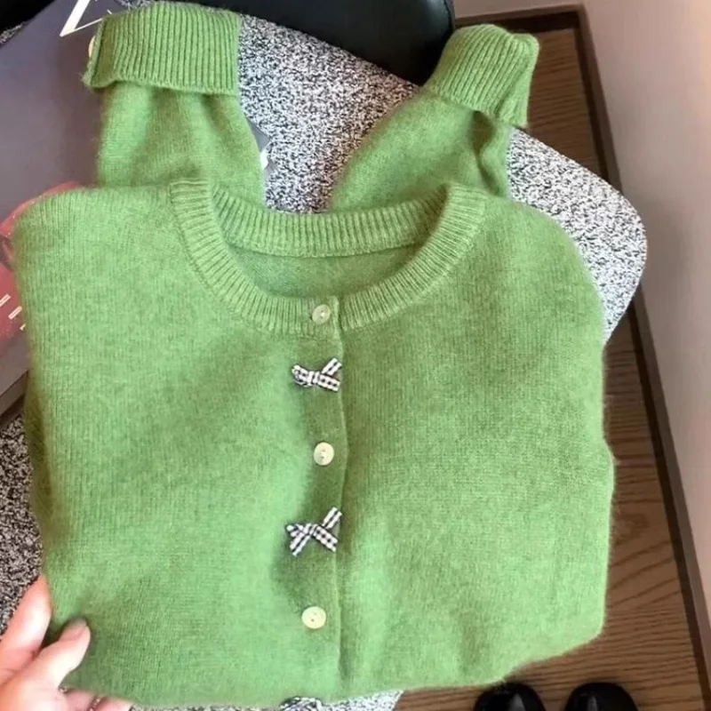 سترة محبوكة بفيونكة خضراء برقبة دائرية للنساء بتصميم ربيع الخريف سترة مخملية ناعمة كسول متعددة الاستخدامات من الراكون #1