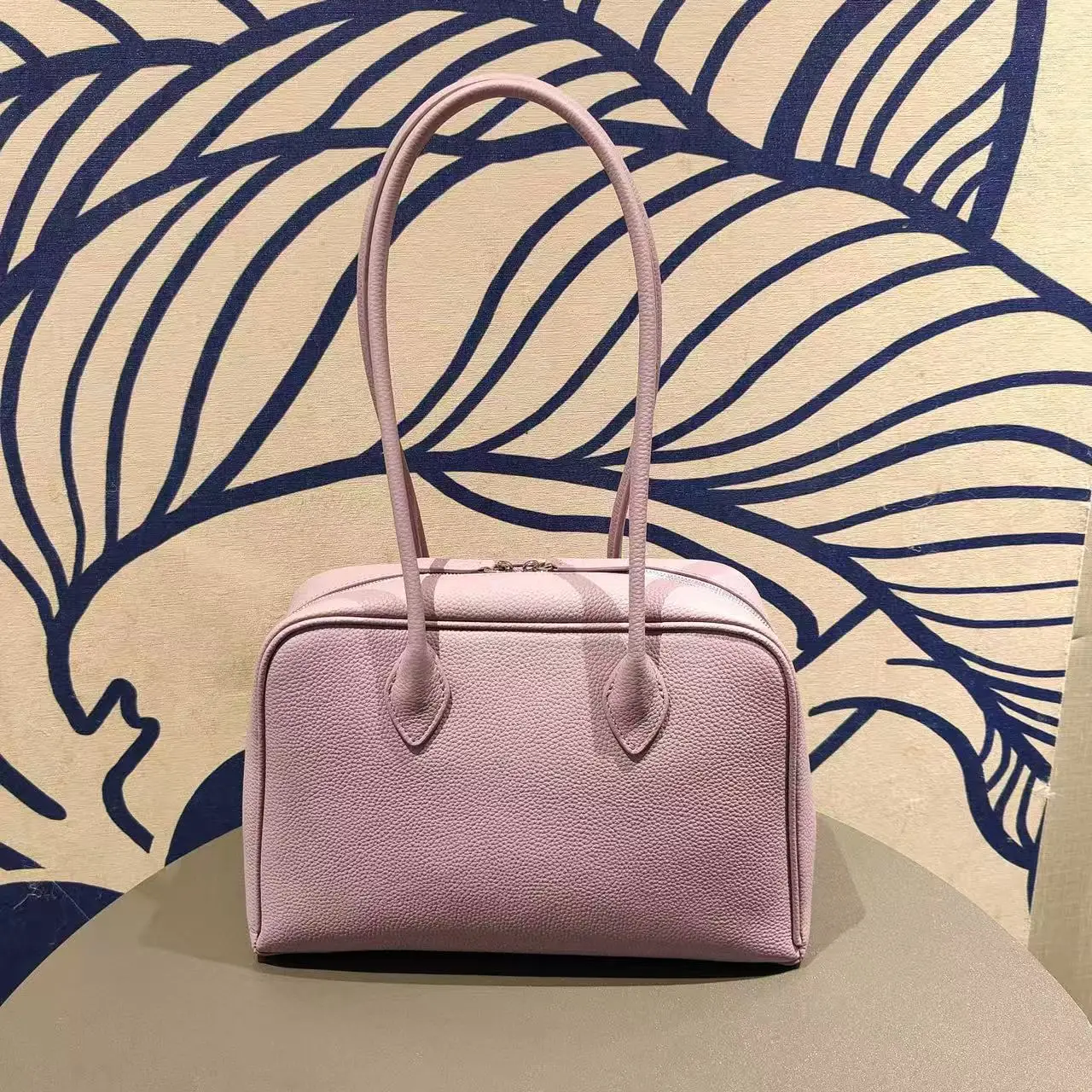 

Large-capacity Women's Commuter Tote Bag Top Cowhide Fashion Shoulder Underarm Unique Versatile Premium Bowling Bag