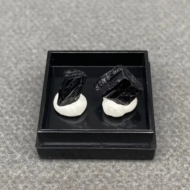 

100% натуральный черный турмалин, образцы минералов, камни и кристаллы, бусины + размер коробки: 27*25 мм