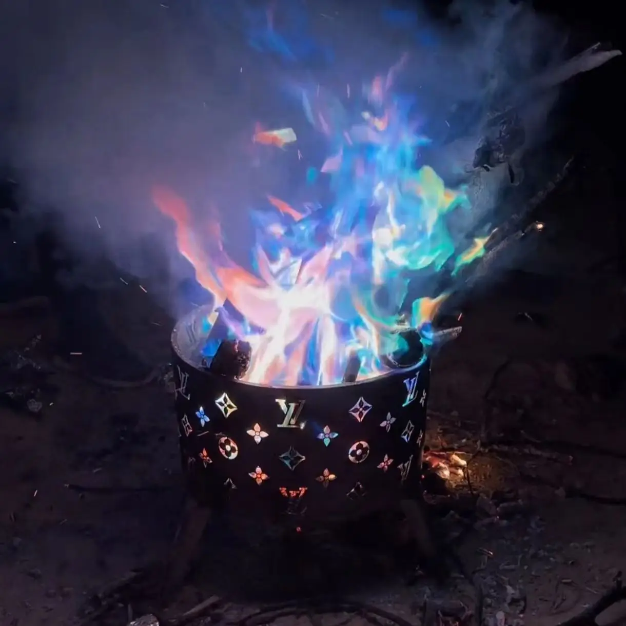 2 Bags Outdoor Campfire Powder Colorful Flame Powder Magic Evening Performance Party Beach Wedding Props Fireworks Camping Tools