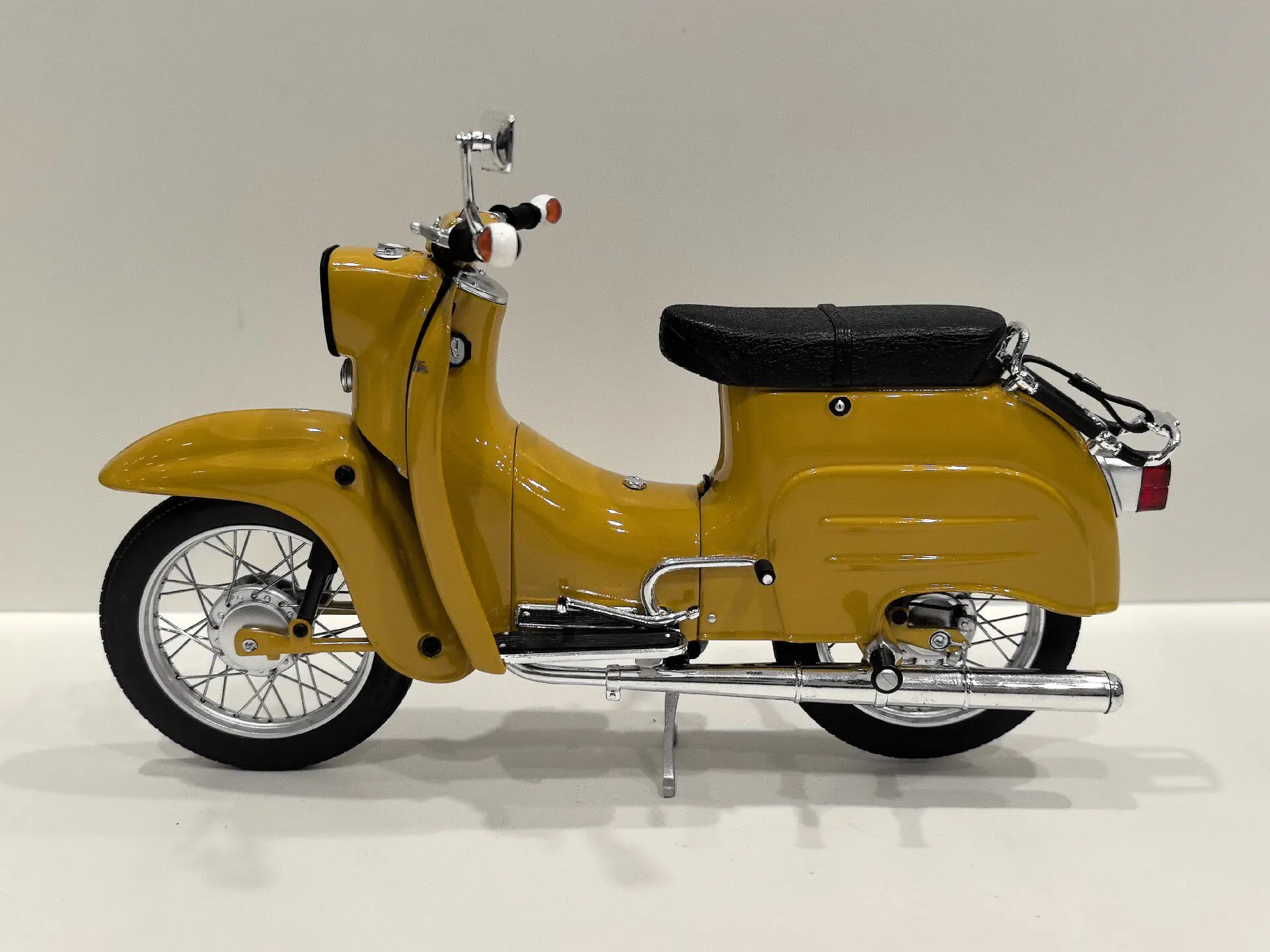 Diecast Schuco 1/10 Scale Simson Schwalbe KR51/1 Motorcycle D6M7 Alloy Car Model view 2