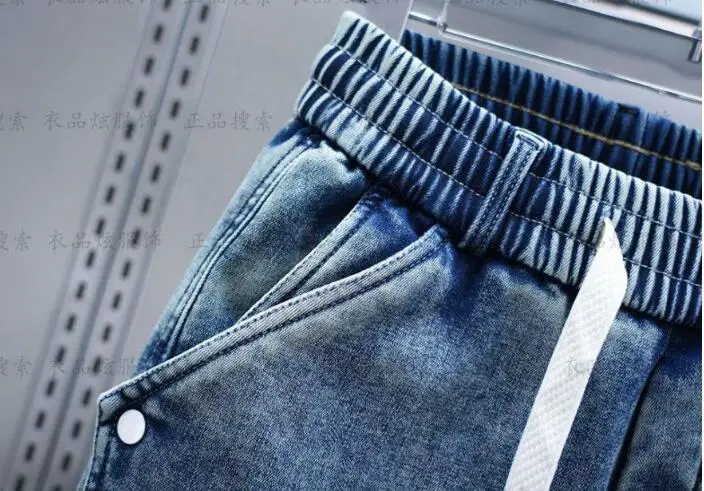 Celana Jeans pria Harem biru muda, celana jins pria Harem, celana pinggang elastis, kancing, dekorasi, celana dasi pembuka kaki musim semi/musim panas