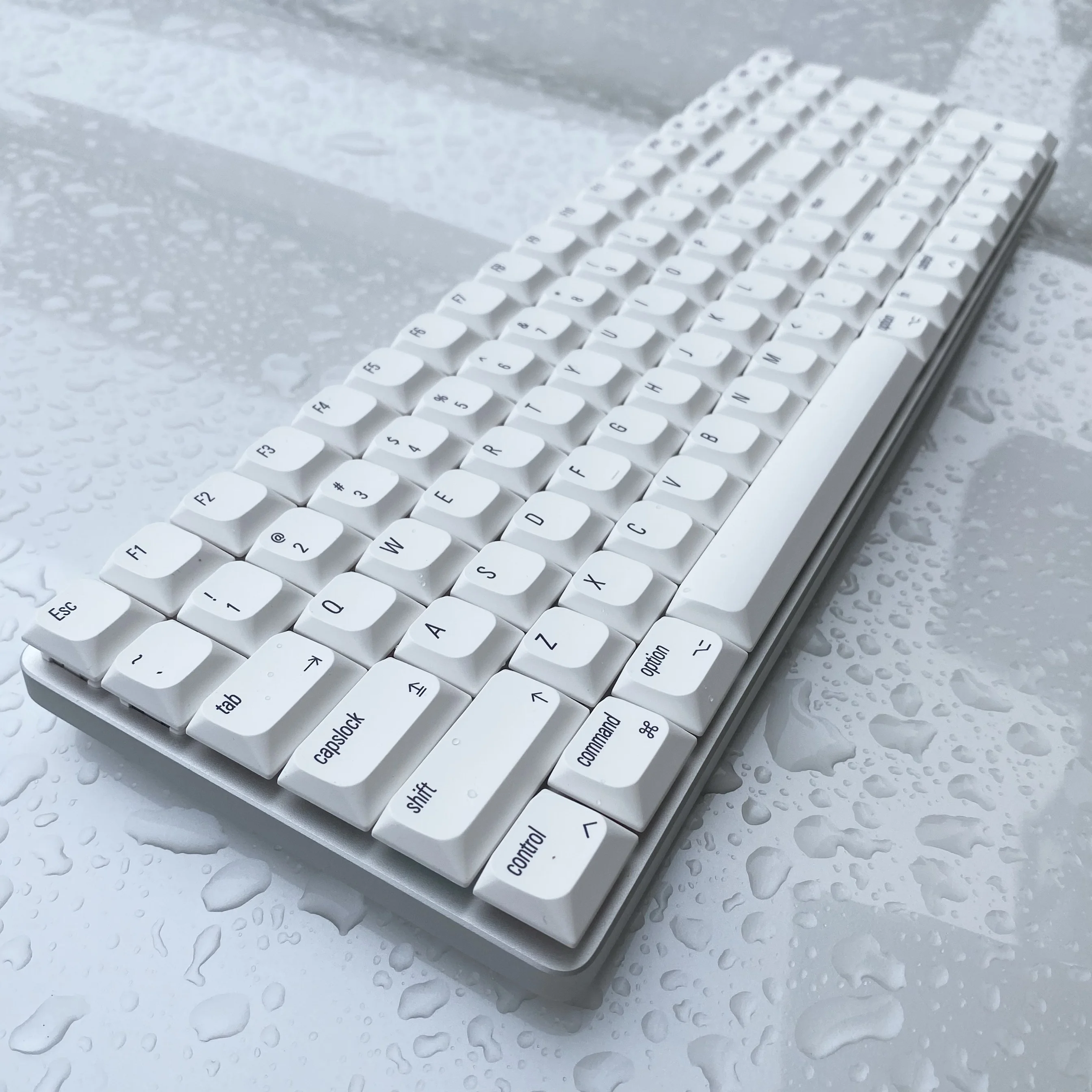 127 مفتاحًا فائقًا في أغطية مفاتيح منخفضة بعمود منخفض JWA الحد الأدنى للرياح PBT أغطية مفاتيح ميكانيكية مخصصة للمكتب