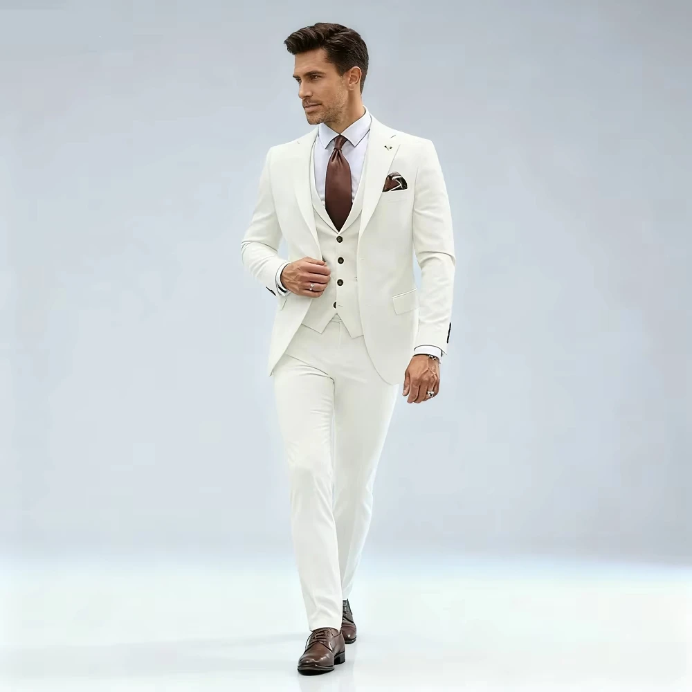 

Мужской костюм-тройка Slim Fit: пиджак с отложным воротником, брюки и жилет. Идеально для деловых встреч, свадеб и смарт-кэжуал образов.