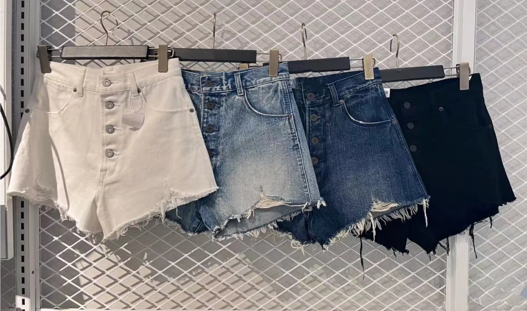 

Женские джинсовые шорты с высокой талией, пуговицами и рваным краем, летняя новинка, прямые джинсы Pure round Treasure M Home