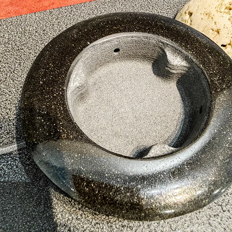Räucherstäbchenhalter Aroma-Diffusor aus Natürlichem Vulkanstein, Schwarzer Stein, Minimalistische Wohnraumdekoration, Nebula-Rauch Geschenk für Wohnzimmer und Büro, 11cm – Detail 5