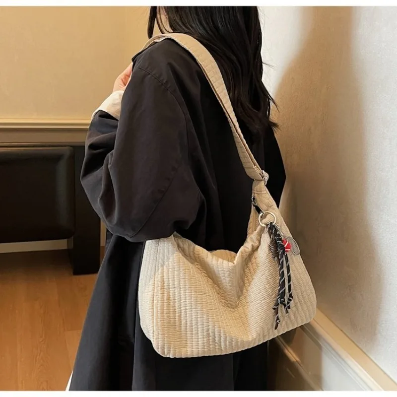 Damen Gesteppte Stoff-Schultertasche mit Tennis-Design, Verstellbarer Riemen, Lässiger Stil für Tägliche Aufgaben & Wochenend-Ausflüge
