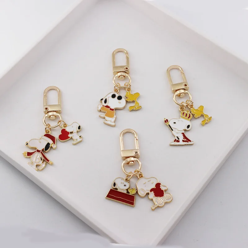 Cartoon Snoopy Keychain para mulheres, metal, bonito, requintado, simples, casal, pingente chave do carro para bolsa, chaveiros no telefone, presente de moda