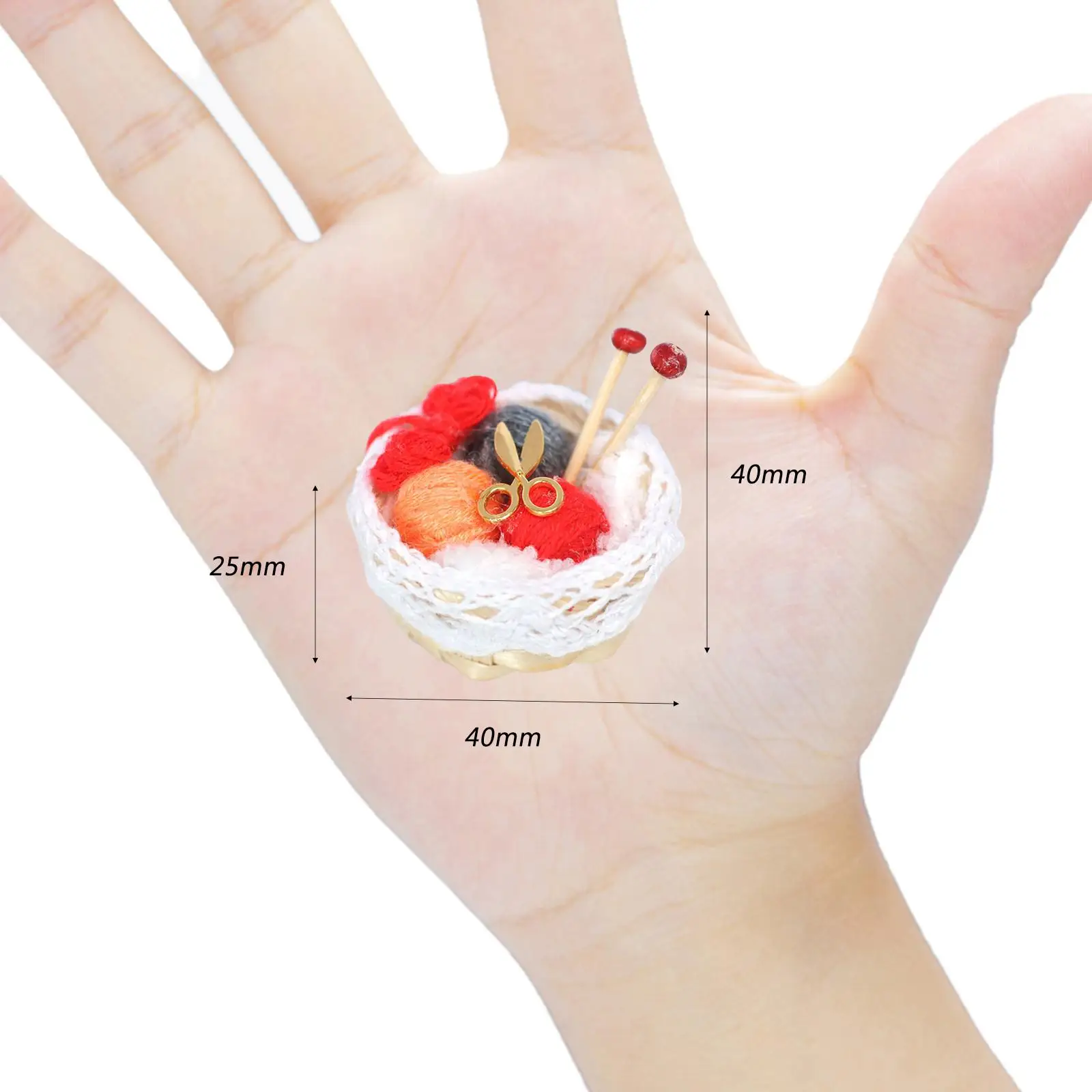 

Набор для рукоделия: миниатюрные клубки пряжи в корзинке для кукольного домика, масштаб 1:12, для декора миниатюр кукольных домиков