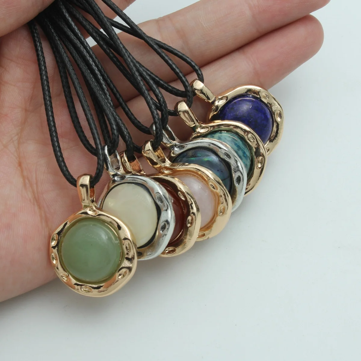 

23x31x7mm Round Natural Popular Black Shell White Shell Abalone Shell Bead Stone DIY Necklace Jewelry Making