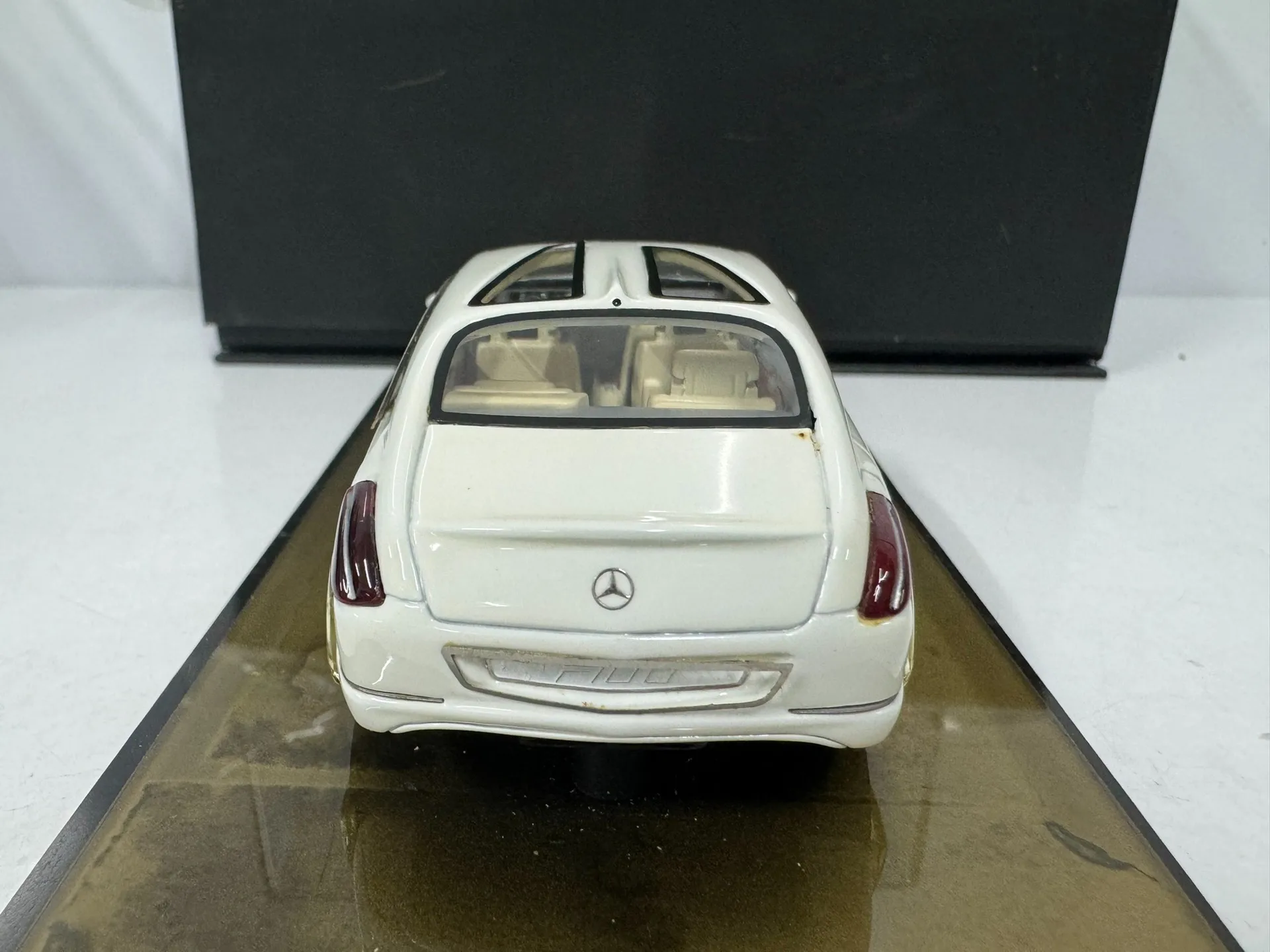 Model kolekcjonerski Benz F700 Concept Car, skala 1/43, odlewany, z wadami, zabawka, prezent, pamiątka, ozdoba do ekspozycji