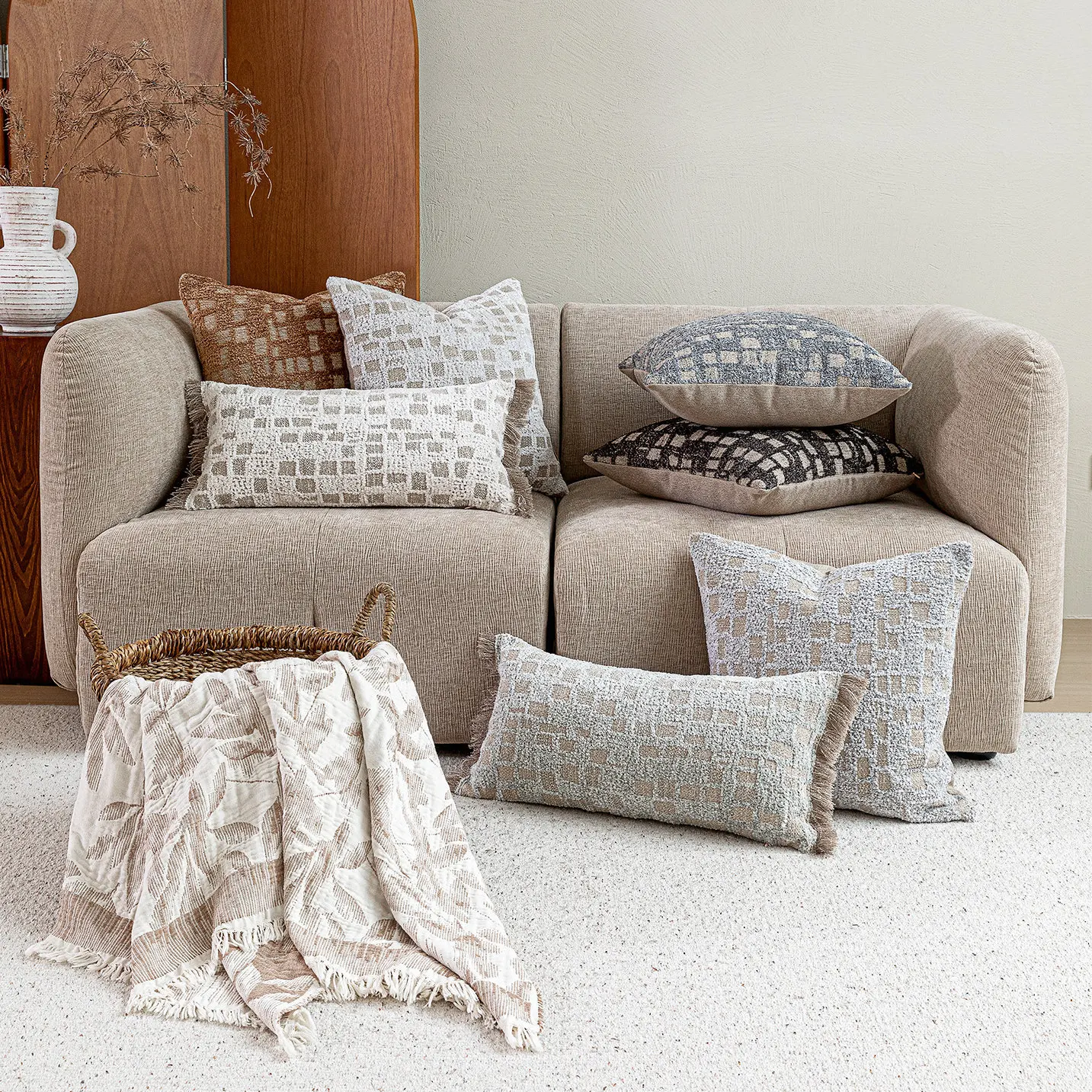 Geometric Jacquard Pillows Retro Brown Black Cushion Case White Luxury Decorative Pillow Cover For Sofa Chair Home Decorations