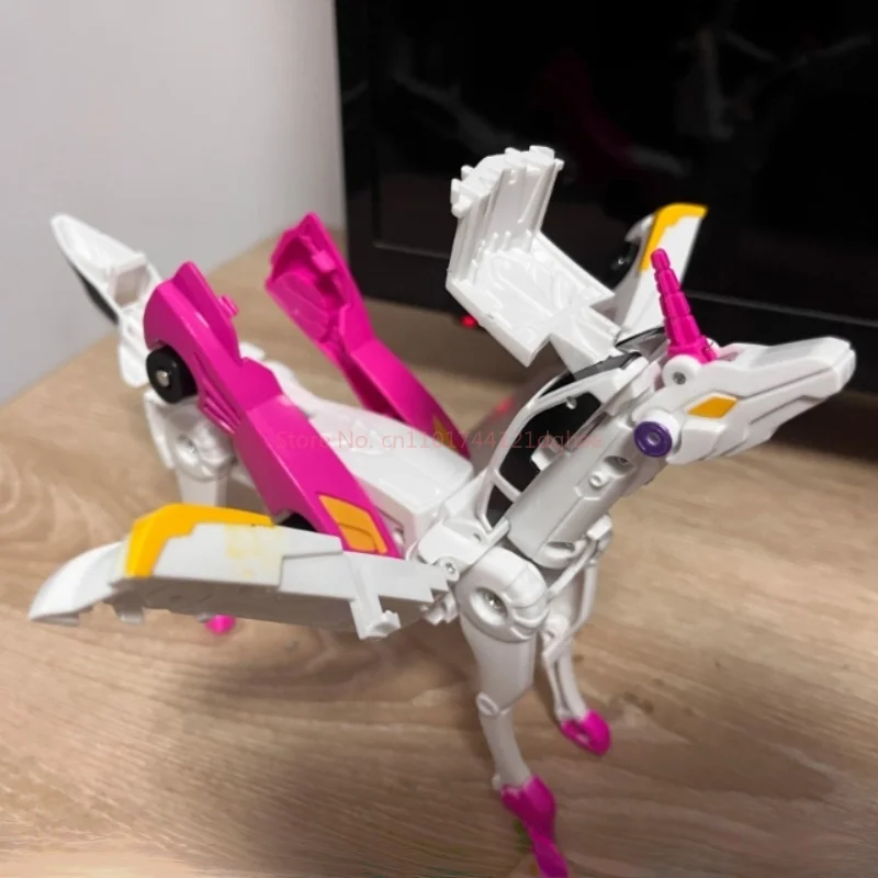 은색 날개 달린 비행 용 장난감 마법 유니콘 변신 바운싱 카 자석 변형 로봇 액션 피규어 소년용