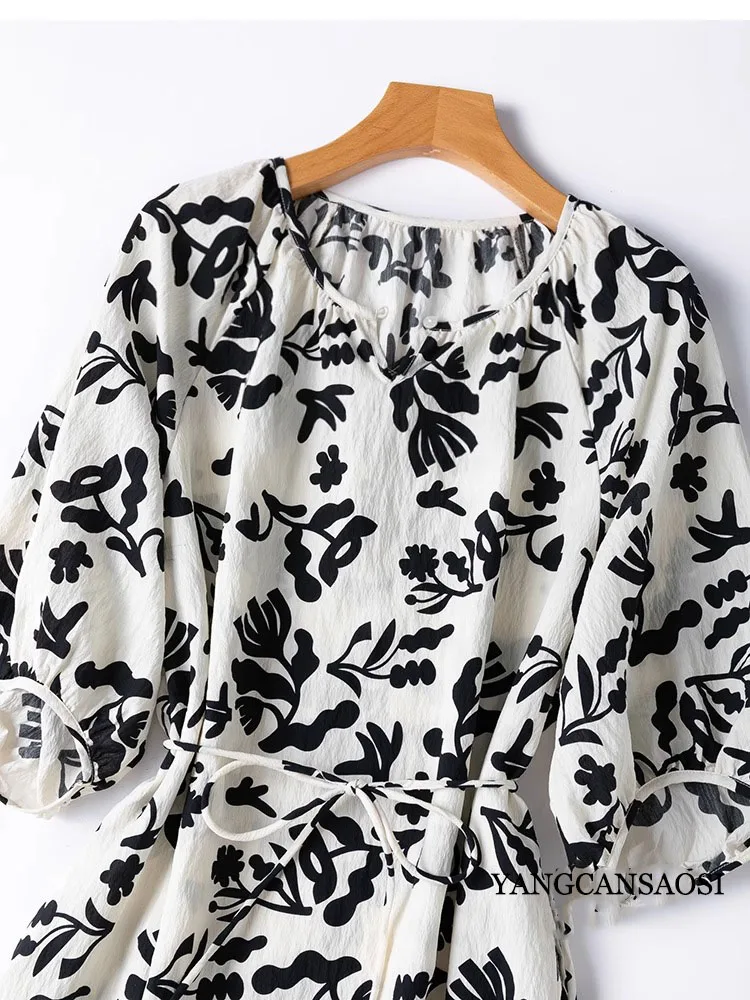 Atmosférico abstracto blanco y negro impreso moda moderna 76% seda de morera Natural seda seca hombro manga vestido dividido