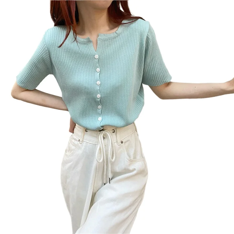 تيشيرت نسائي خفيف الوزن صيفي محبوك بأكمام قصيرة وياقة على شكل حرف V بتصميم حريري جليدي وأزرار، مناسب للارتداء الخارجي كسترة ك...