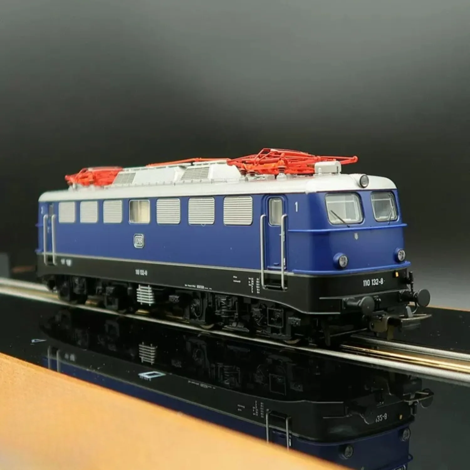 PIKO HO 1/87 Scale Train Model BR110 Electric Locomotive 51924 Digital Sound Effects Painted Collectible Ornament Boy's Toy Gift