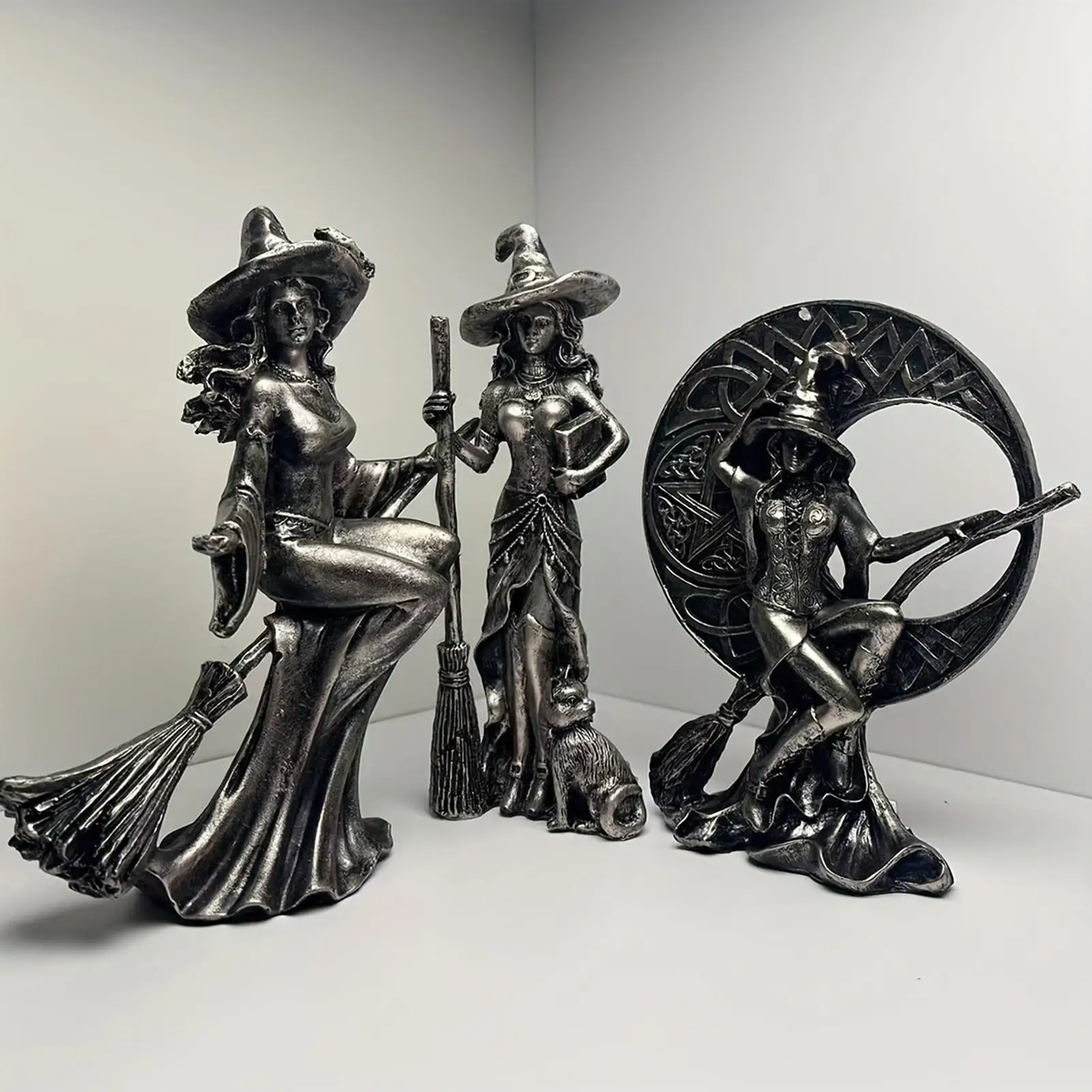 Halloween Witch Figurines Gothic Halloween Resin Figurine Retro Magician Decor Festival Collectible Home Decoration for Desk