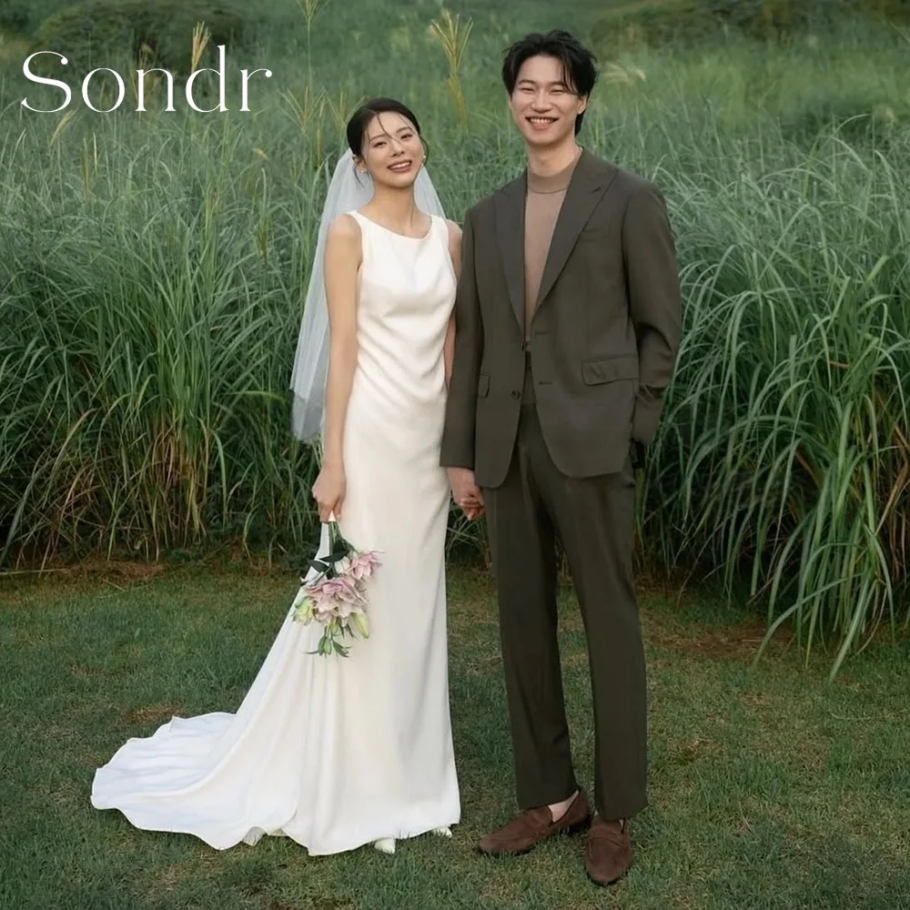 

Sondr Customized Simple Korean Wedding Dress Sleeveless Scoop Collar Bridal Gown Floor Length Photo Shoot Dresses with Train