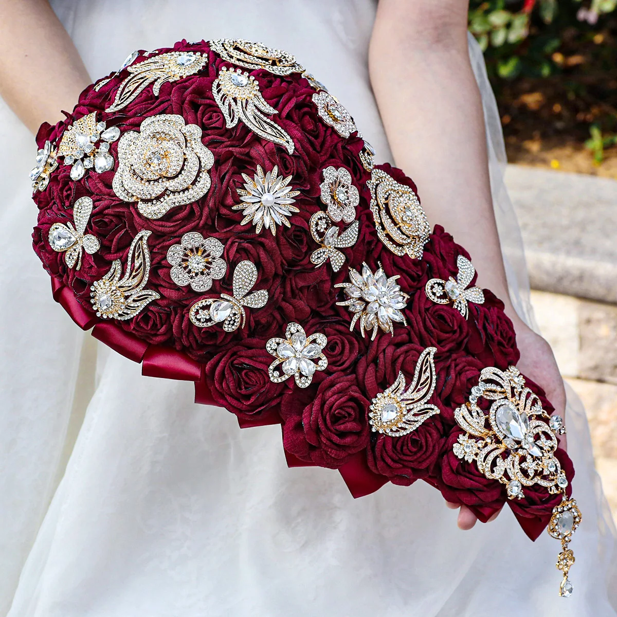 Elegant senior bride wedding flower rhinestone long dark red hand flower gold diamond simulation rose large bouquet PB1024