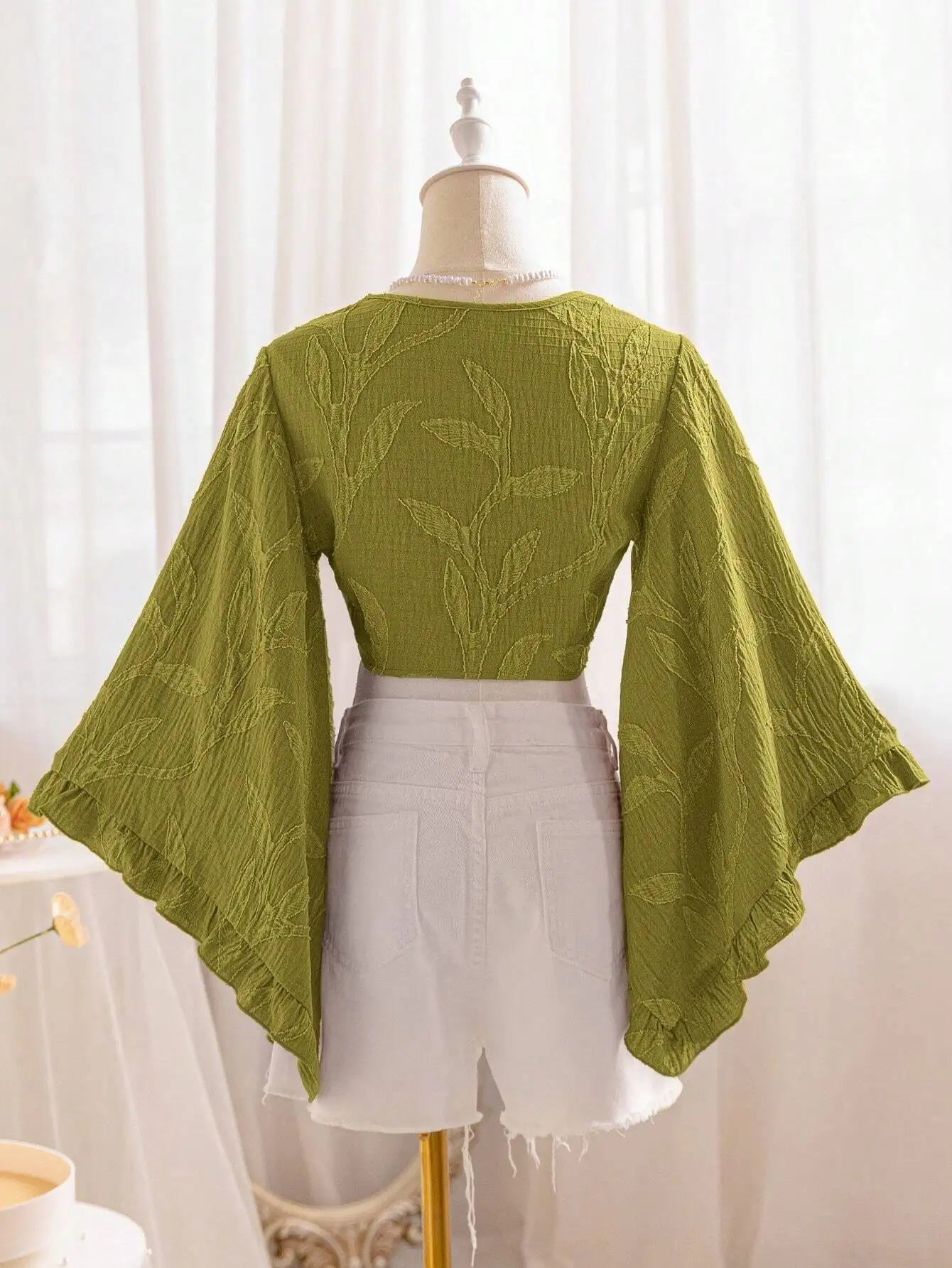 

Women's Bohemian Willow Texture Tie-Knot Trumpet Sleeve Ruffle Cuff Crop Top