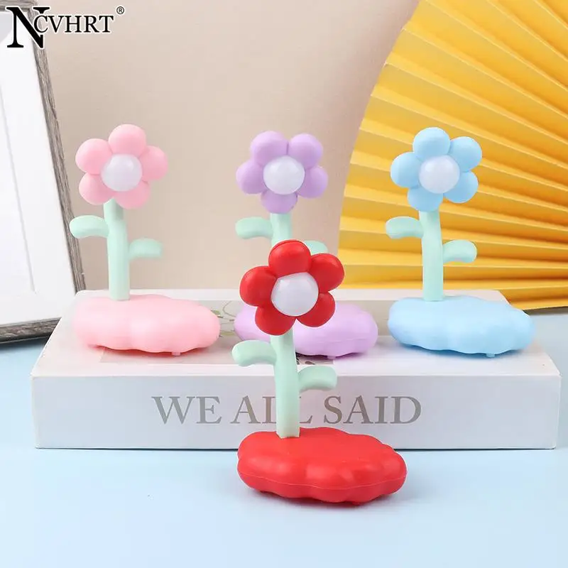 1Pc Cute Flower Shape Dollhouse miniatura LED Night Light Mini lampada da scrivania illuminazione domestica modello Decor accessori per la casa delle bambole